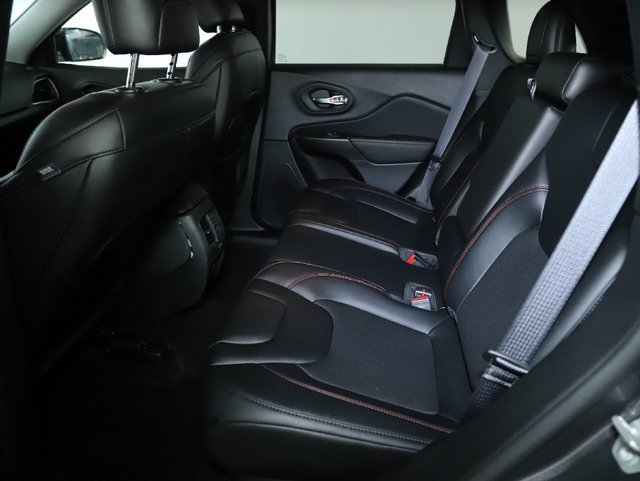 Used 2022 Jeep Cherokee Trailhawk w/ Comfort/Convenience Group AWD/4WD image 14