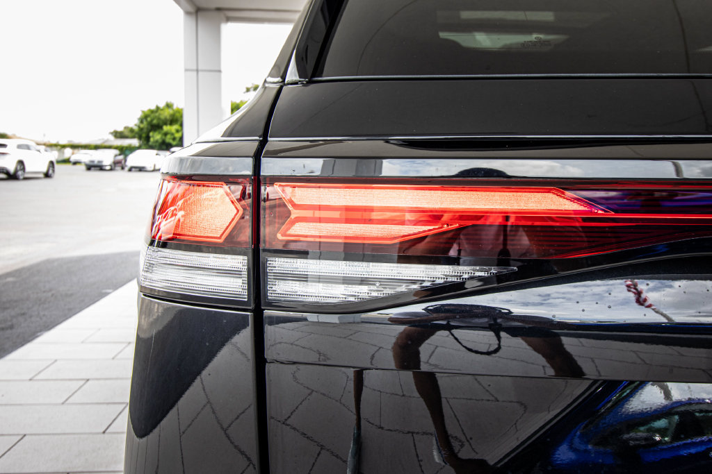 New 2026 Volkswagen Tiguan SE R-Line FWD image 14