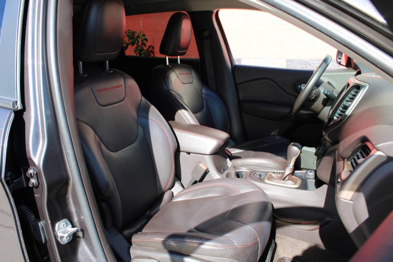 Used 2015 Jeep Cherokee Trailhawk w/ Comfort/Convenience Group image 13
