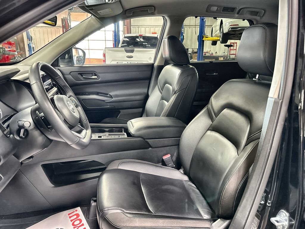 Used 2025 Nissan Pathfinder SL image 12
