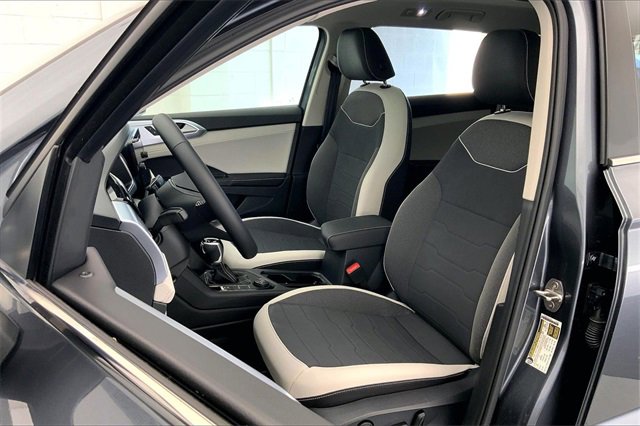 Certified 2025 Volkswagen Taos SE w/ Panoramic Sunroof Package image 25