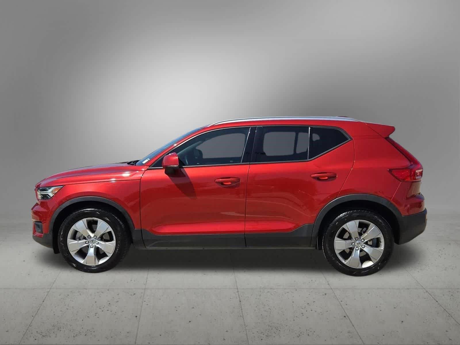 Used 2022 Volvo XC40 T4 Momentum FWD image 3