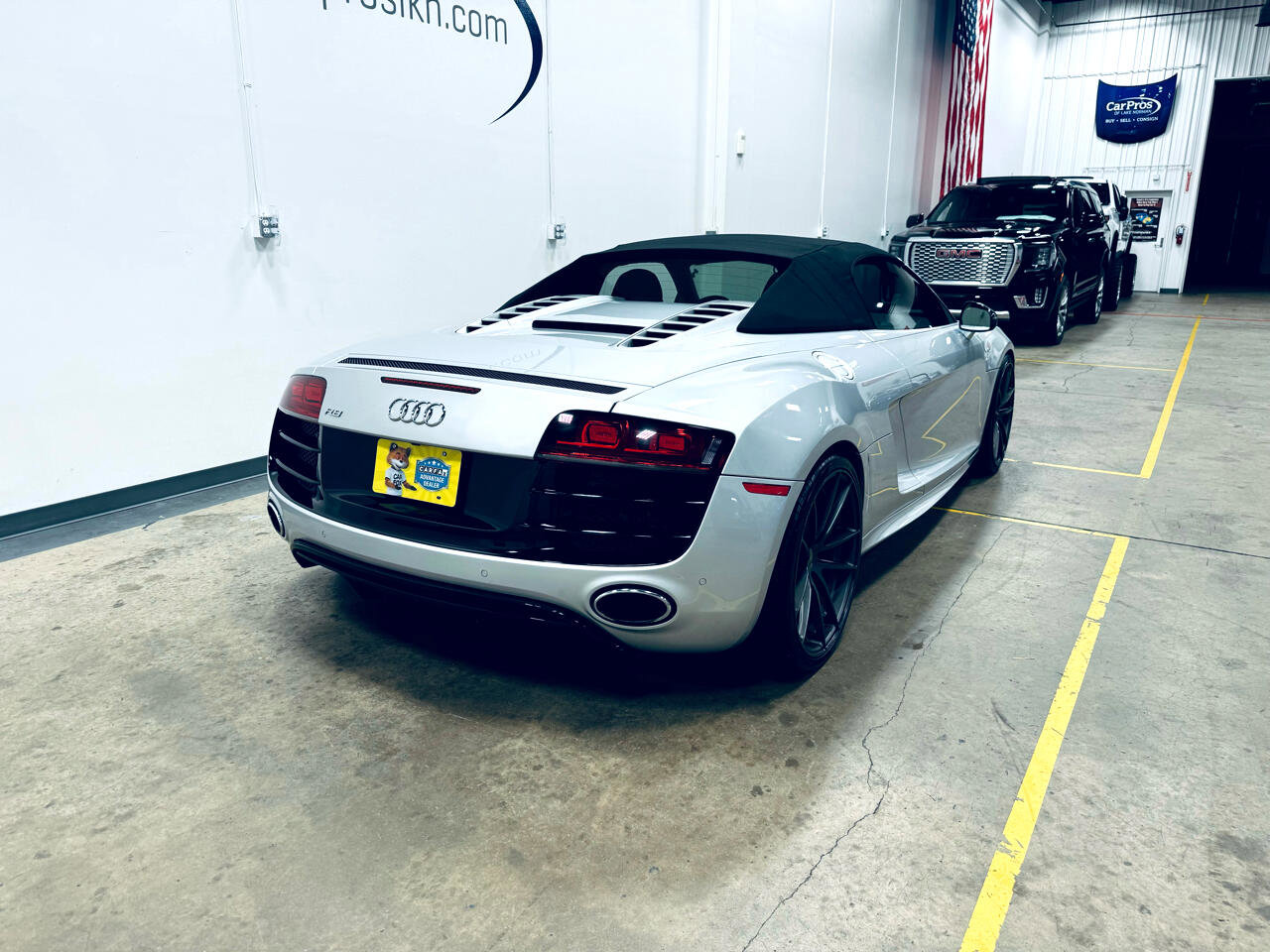 Used 2012 Audi R8 V10 w/ Enhanced Leather Pkg image 7