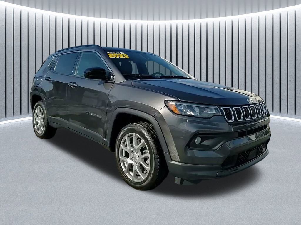 Used 2023 Jeep Compass Latitude video 1