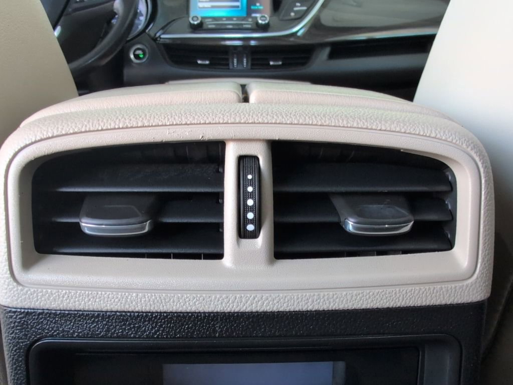 Used 2019 Buick Envision Essence image 32