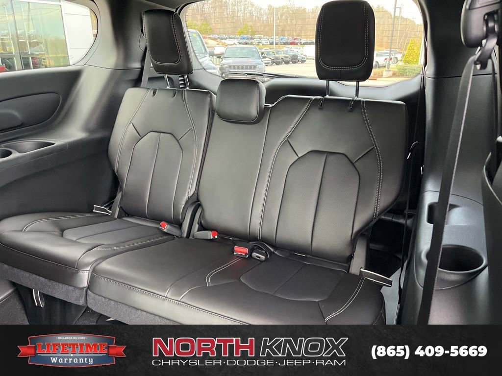 New 2026 Chrysler Pacifica Select image 14
