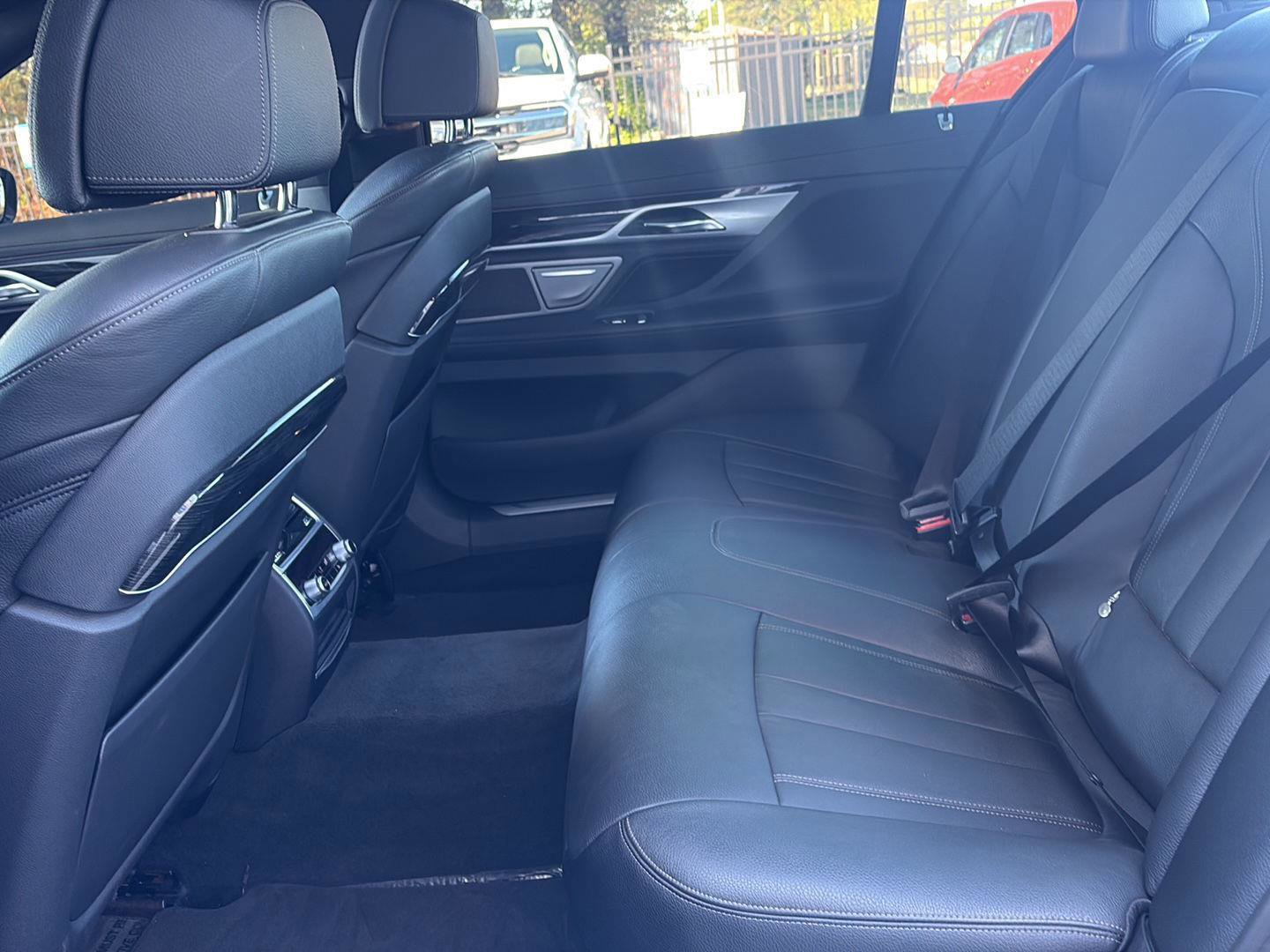 Used 2018 BMW 750i xDrive AWD/4WD image 16
