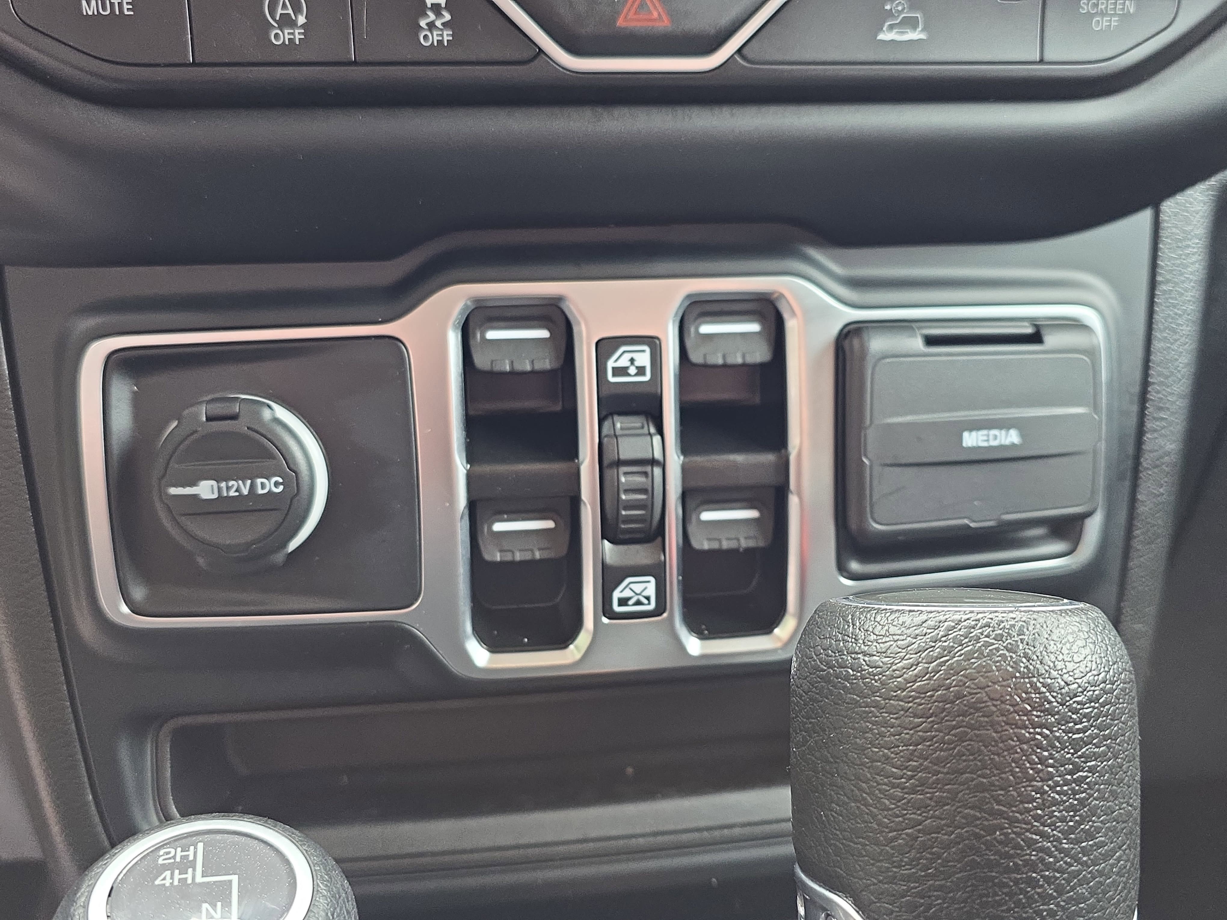 Certified 2023 Jeep Gladiator Sport AWD/4WD image 25