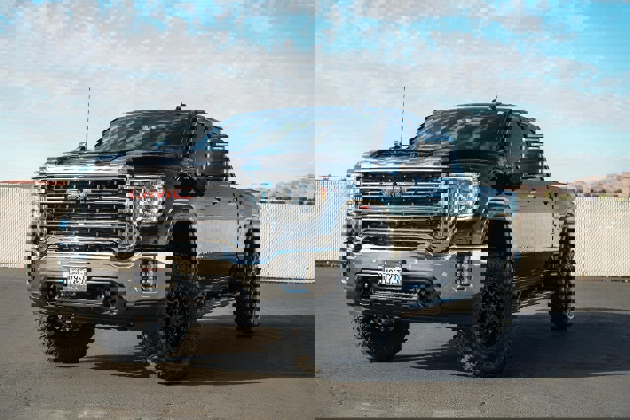 Used 2023 GMC Sierra 2500 SLT w/ SLT Premium Package image 14