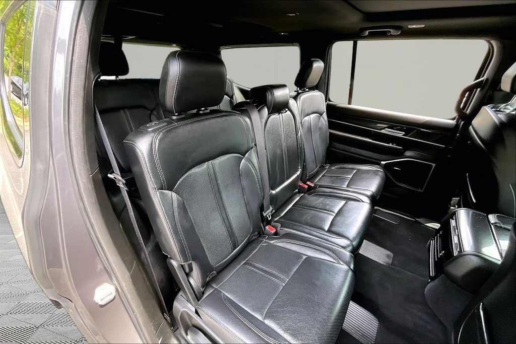 Used 2023 Jeep Wagoneer 4WD w/ Premium Group I image 19