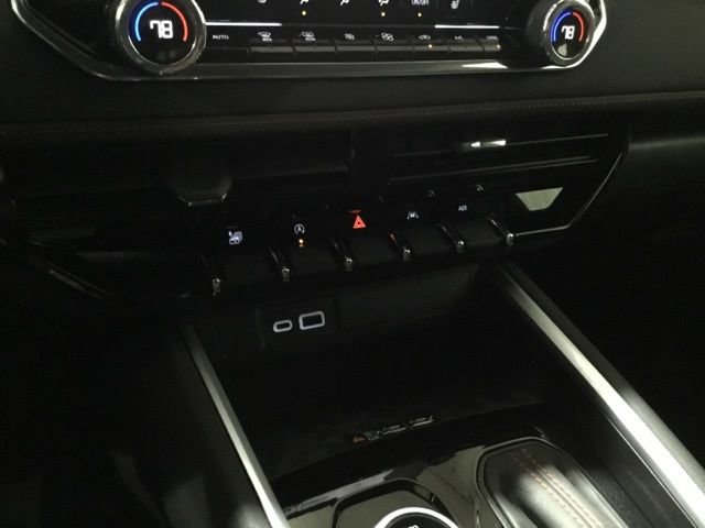 Used 2024 Chevrolet Colorado Z71 w/ Z71 Convenience Package 2 image 36