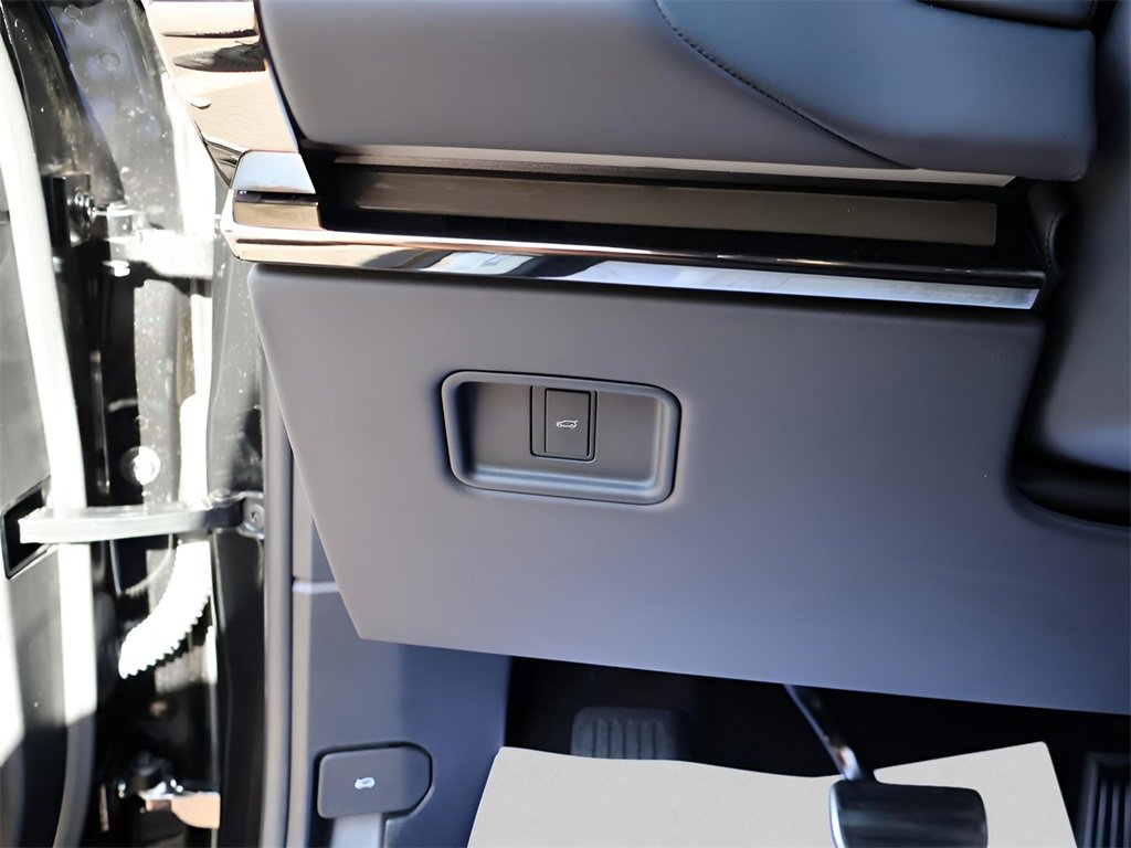 Used 2024 Land Rover Range Rover Sport SE image 34