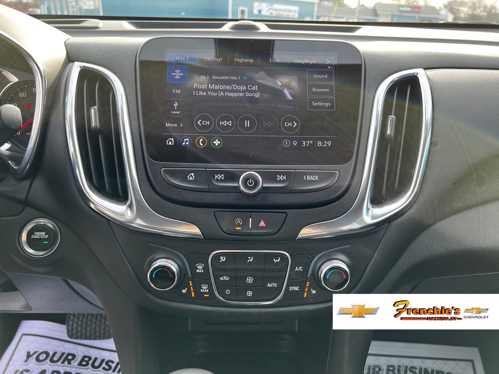 Used 2023 Chevrolet Equinox LT AWD/4WD image 17