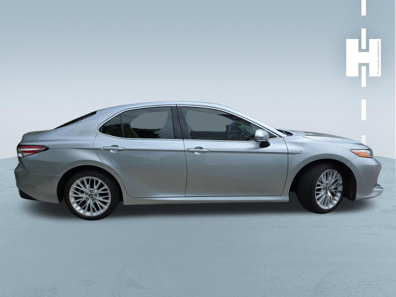 Used 2018 Toyota Camry XLE FWD image 2