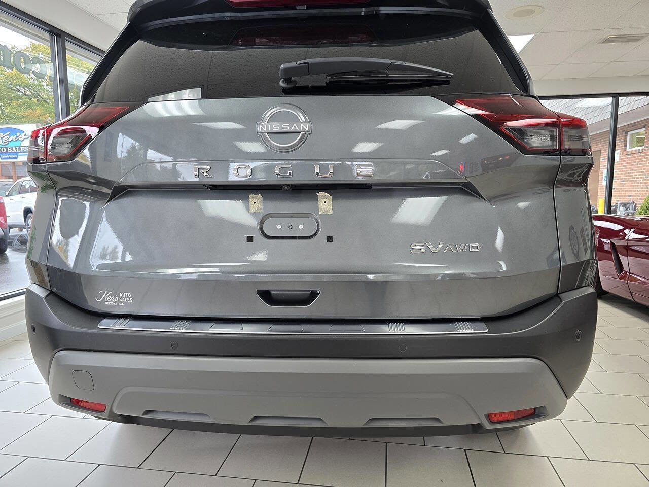 Used 2023 Nissan Rogue SV w/ SV Premium B Package image 12