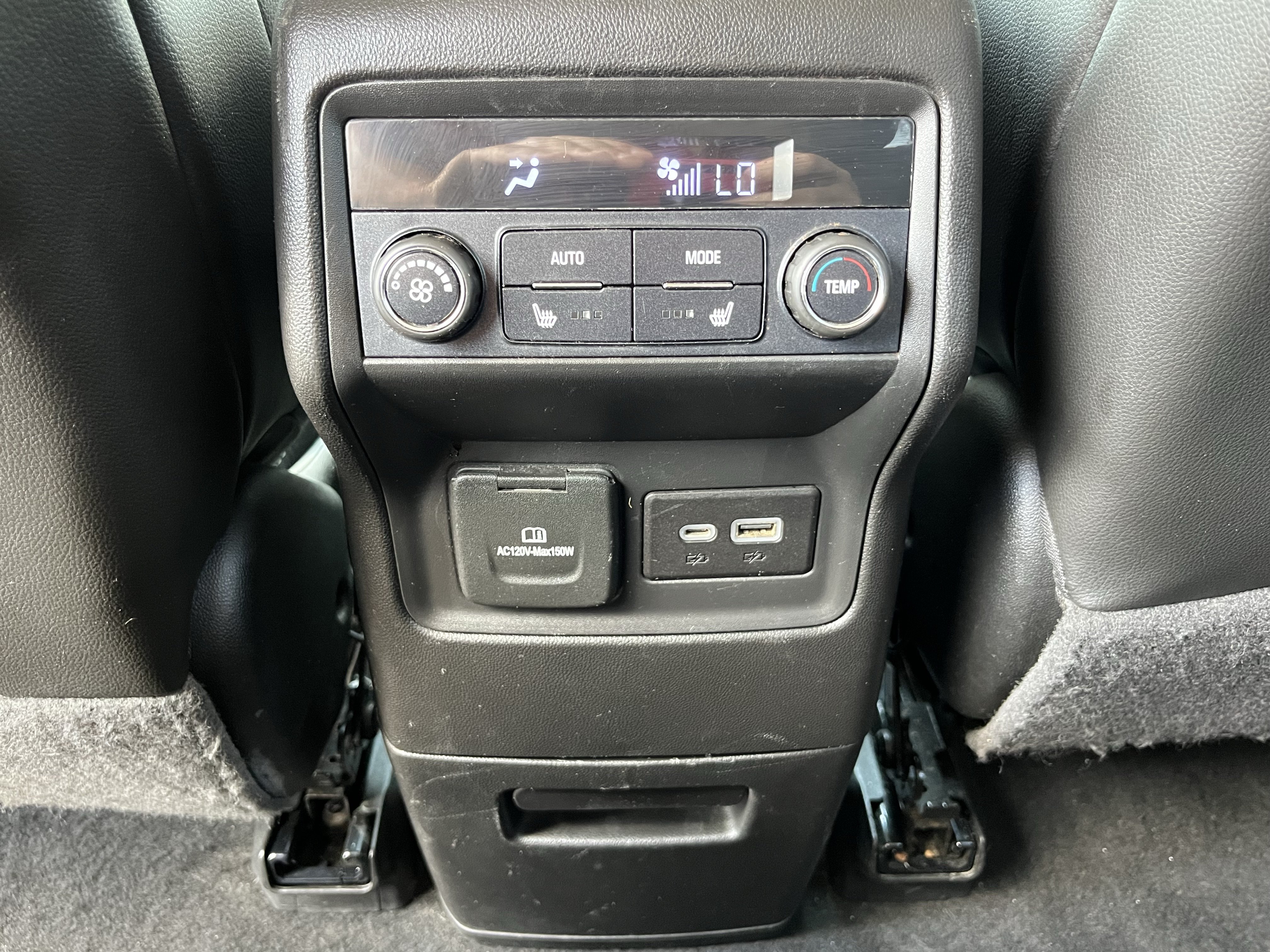 Used 2020 GMC Acadia Denali w/ Technology Package FWD image 30