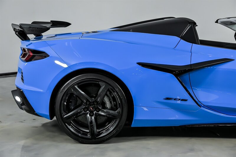 Used 2024 Chevrolet Corvette Z06 w/ Z07 Performance Package RWD image 13