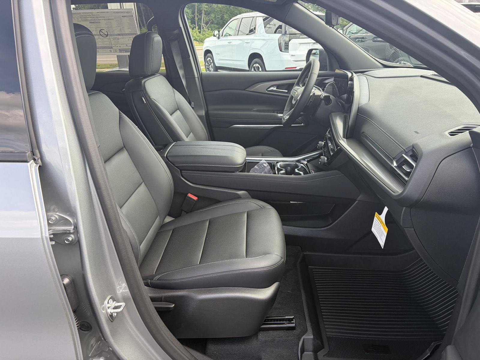 New 2026 Chevrolet Traverse LT w/ Driver Confidence Package AWD/4WD image 16
