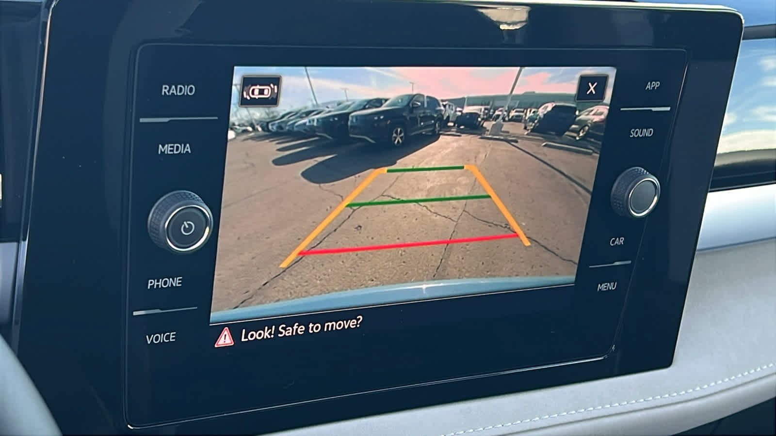 Used 2025 Volkswagen Taos SE image 16