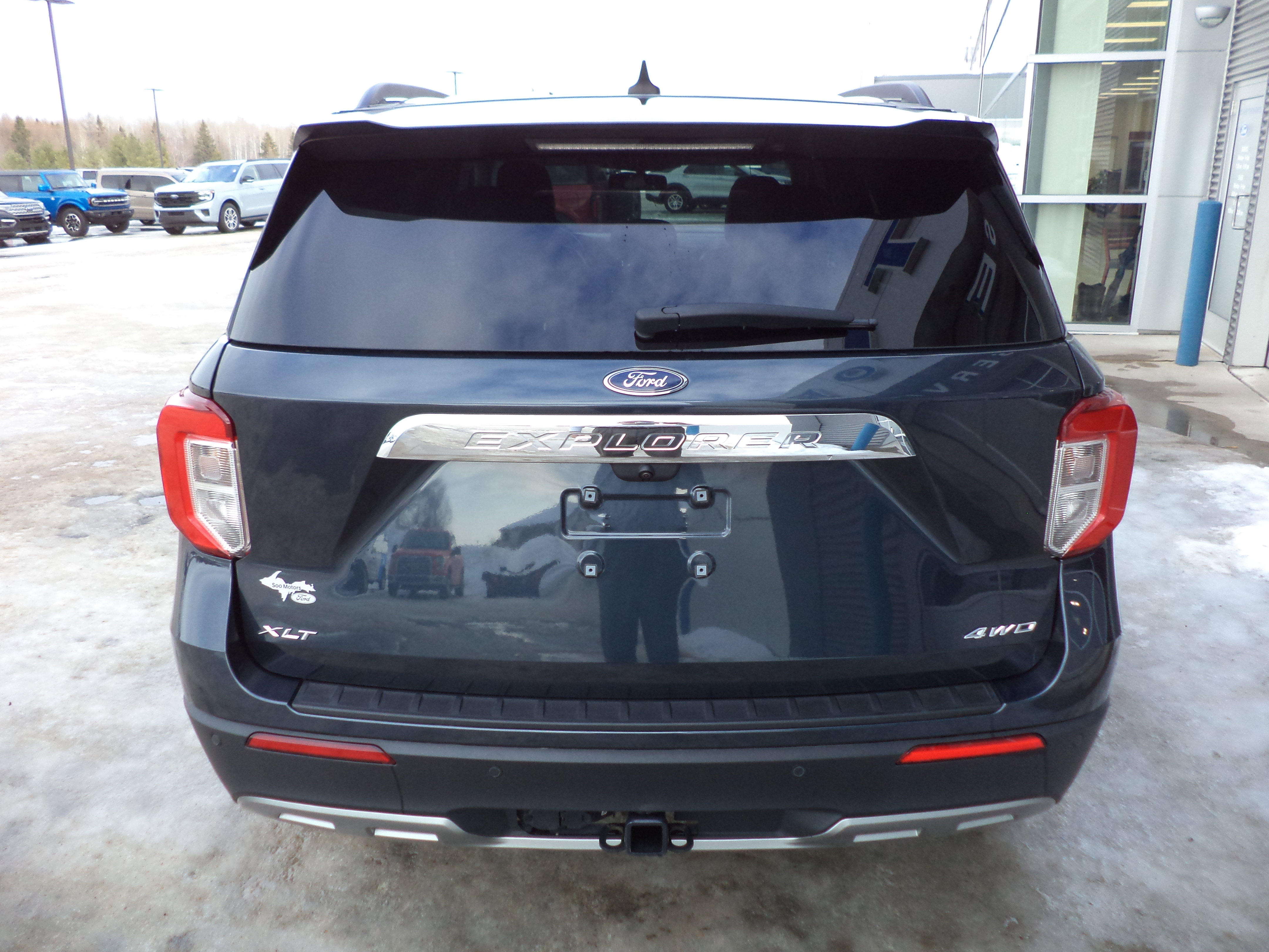 Used 2023 Ford Explorer XLT w/ Equipment Group 202A image 5