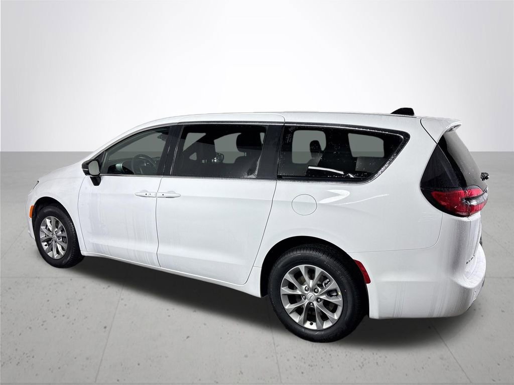 New 2026 Chrysler Pacifica Select image 8