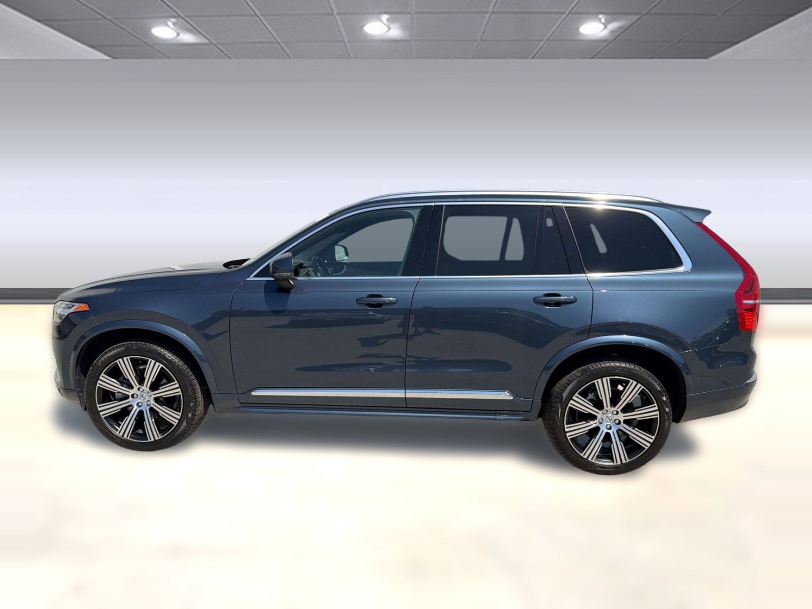 Used 2024 Volvo XC90 B6 Plus w/ Protection Package Premier AWD/4WD image 2