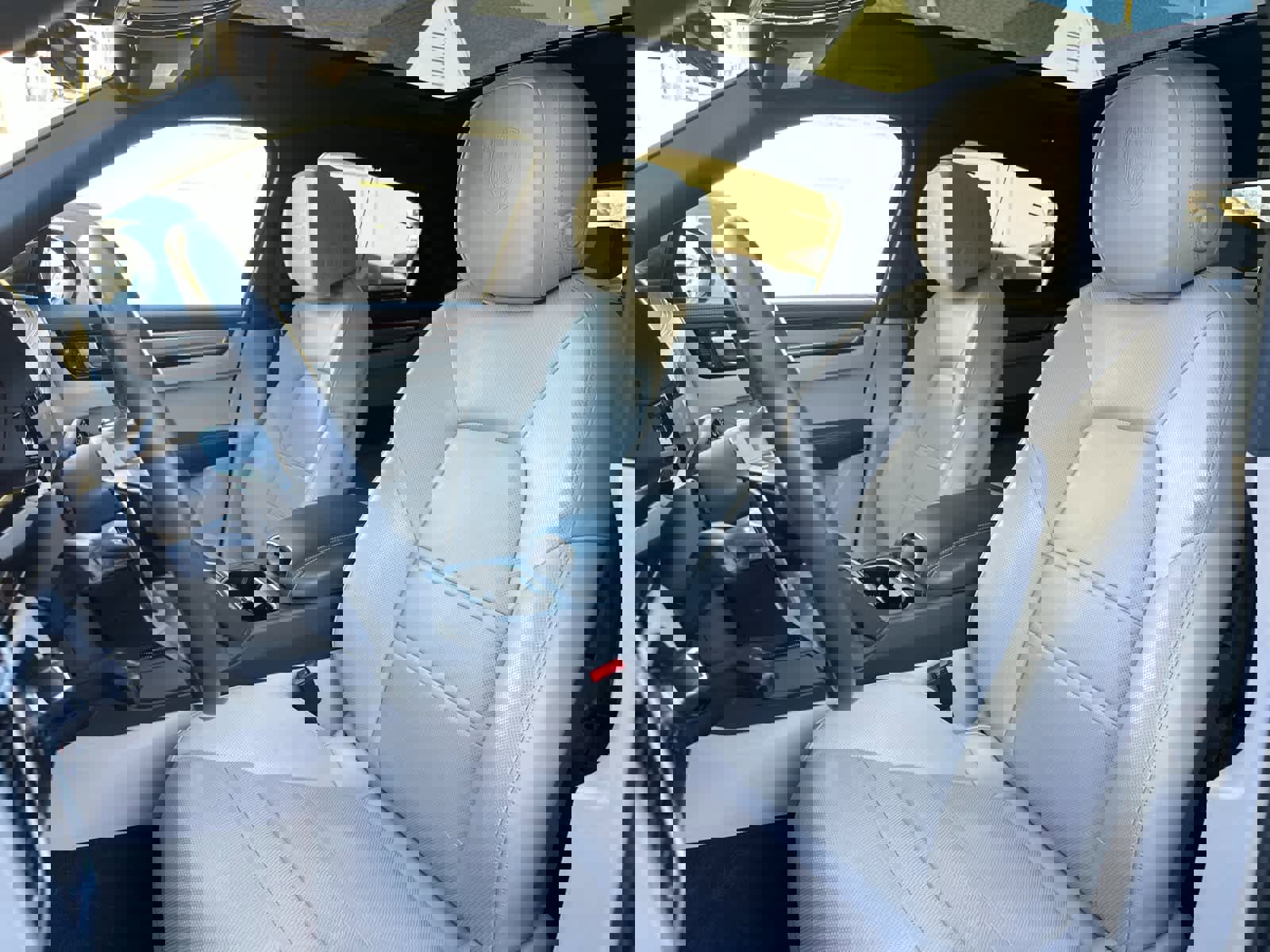 Certified 2023 Porsche Cayenne Platinum Edition w/ Towing Package w/o Tow Ball image 5