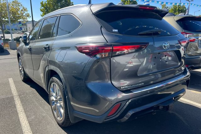 Used 2024 Toyota Highlander Limited AWD/4WD image 6