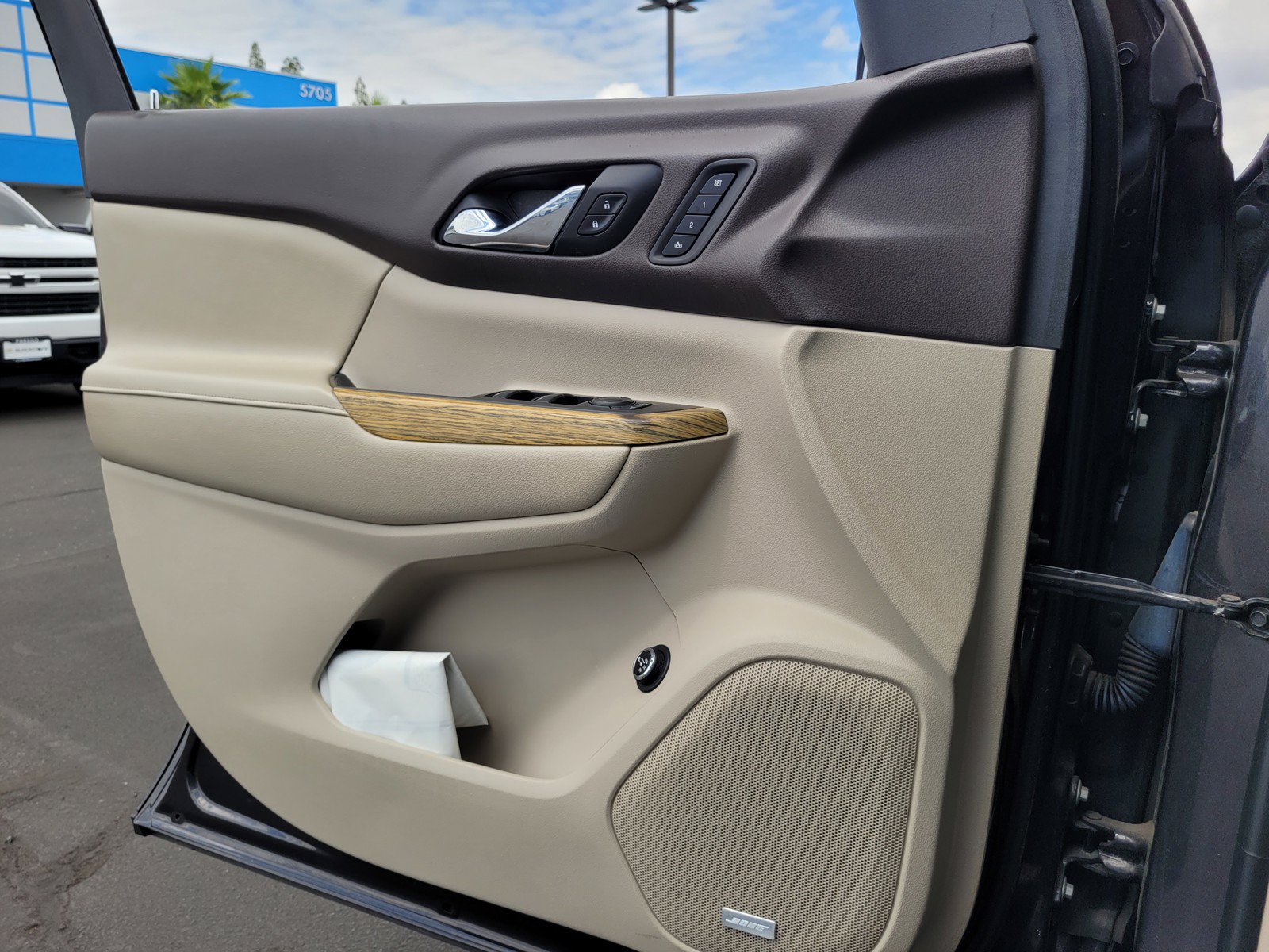 Used 2018 GMC Acadia Denali w/ Technology Package FWD image 25
