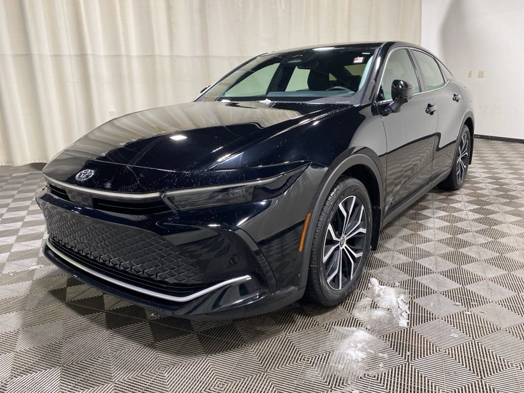 Used 2023 Toyota Crown XLE image 7