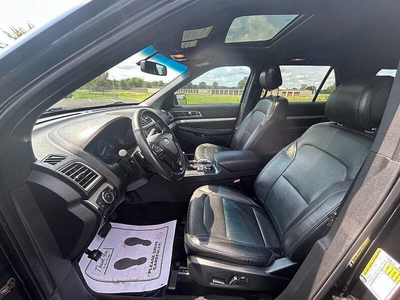 Used 2017 Ford Explorer XLT w/ Equipment Group 202A image 6