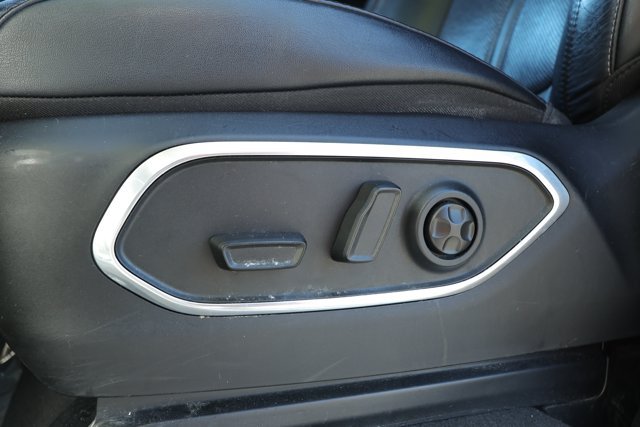 Used 2024 Jeep Wagoneer L Series II RWD image 25