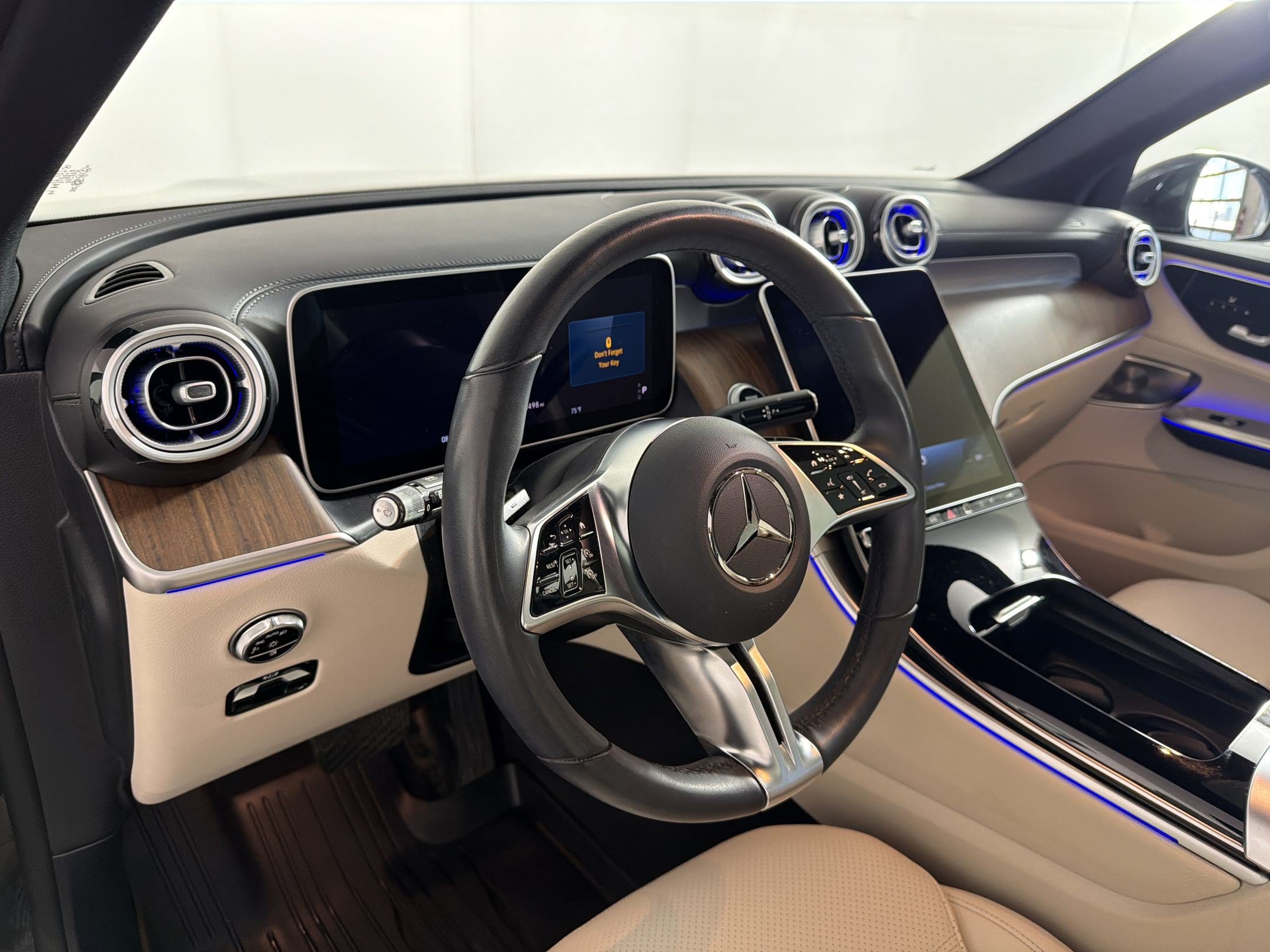 Certified 2025 Mercedes-Benz GLC 300 4MATIC image 4