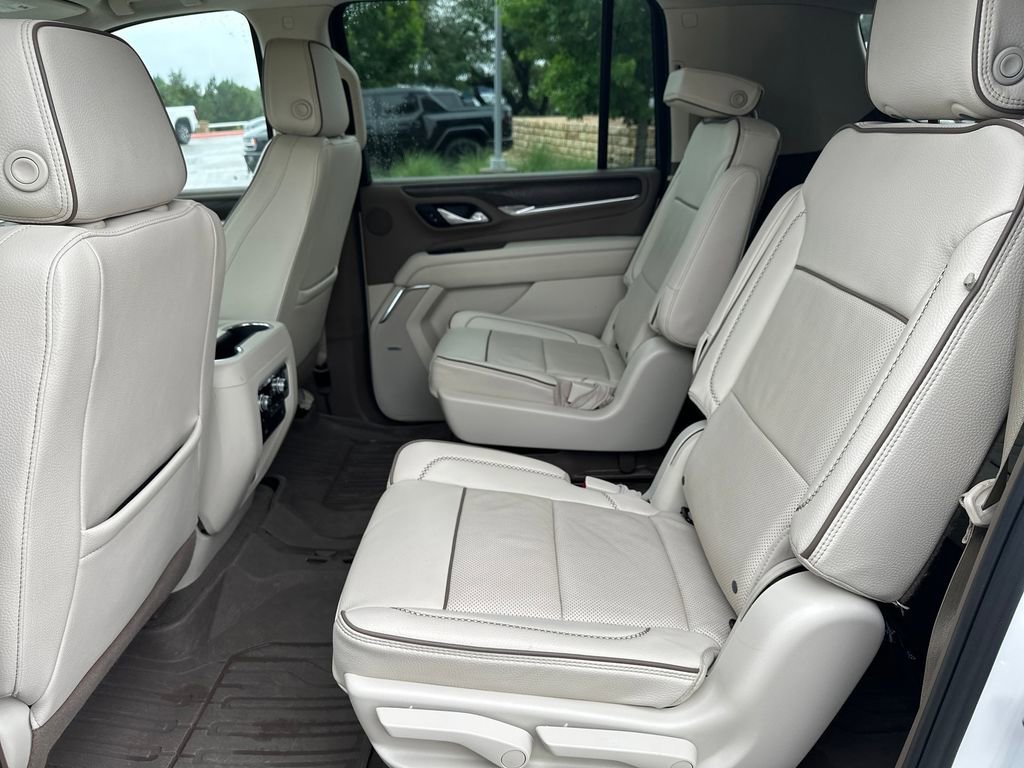 Used 2023 GMC Yukon XL Denali AWD/4WD image 33