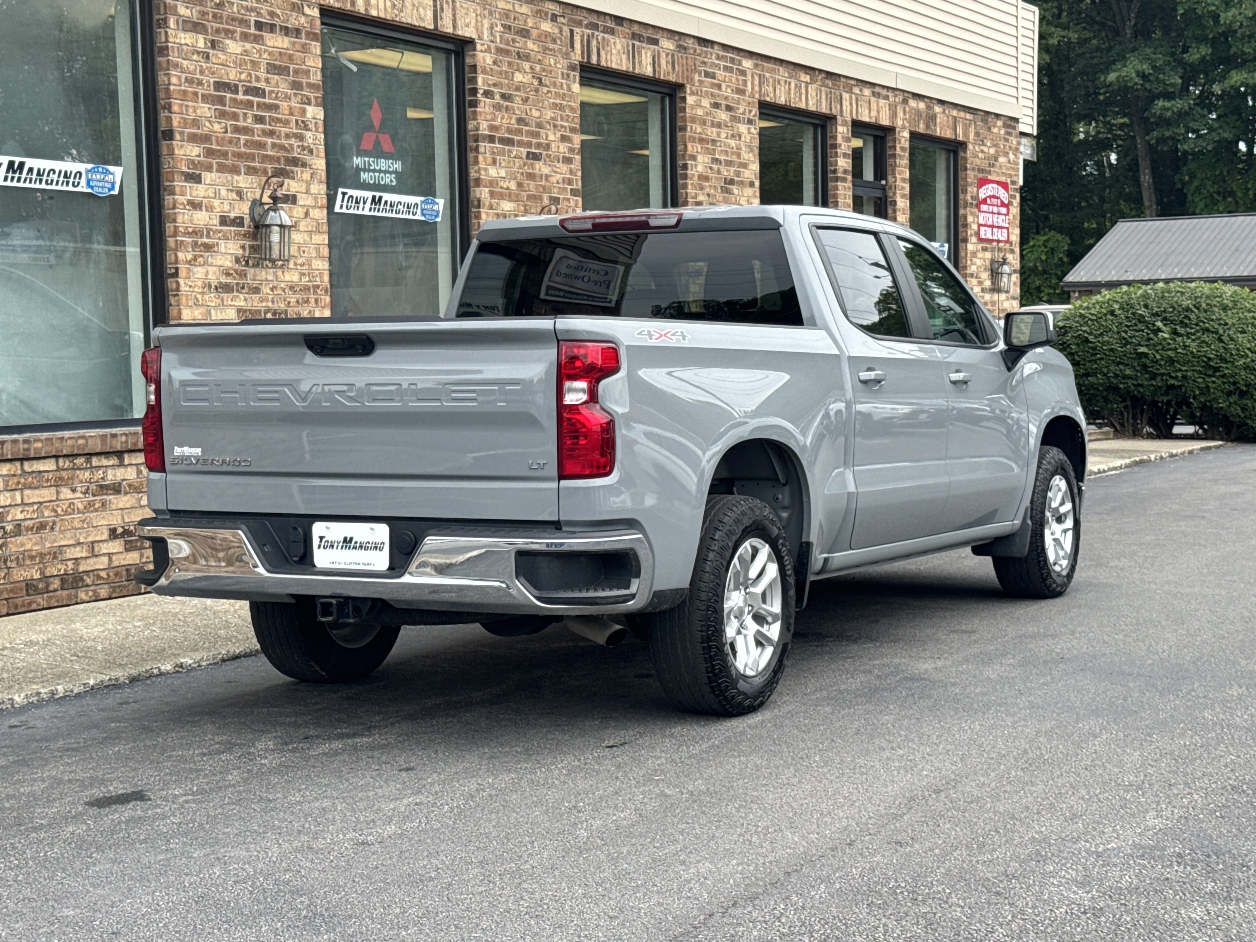 Used 2024 Chevrolet Silverado 1500 LT AWD/4WD image 5