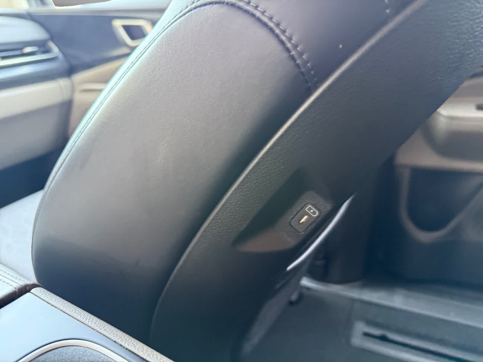 Used 2025 Kia Carnival FWD image 19