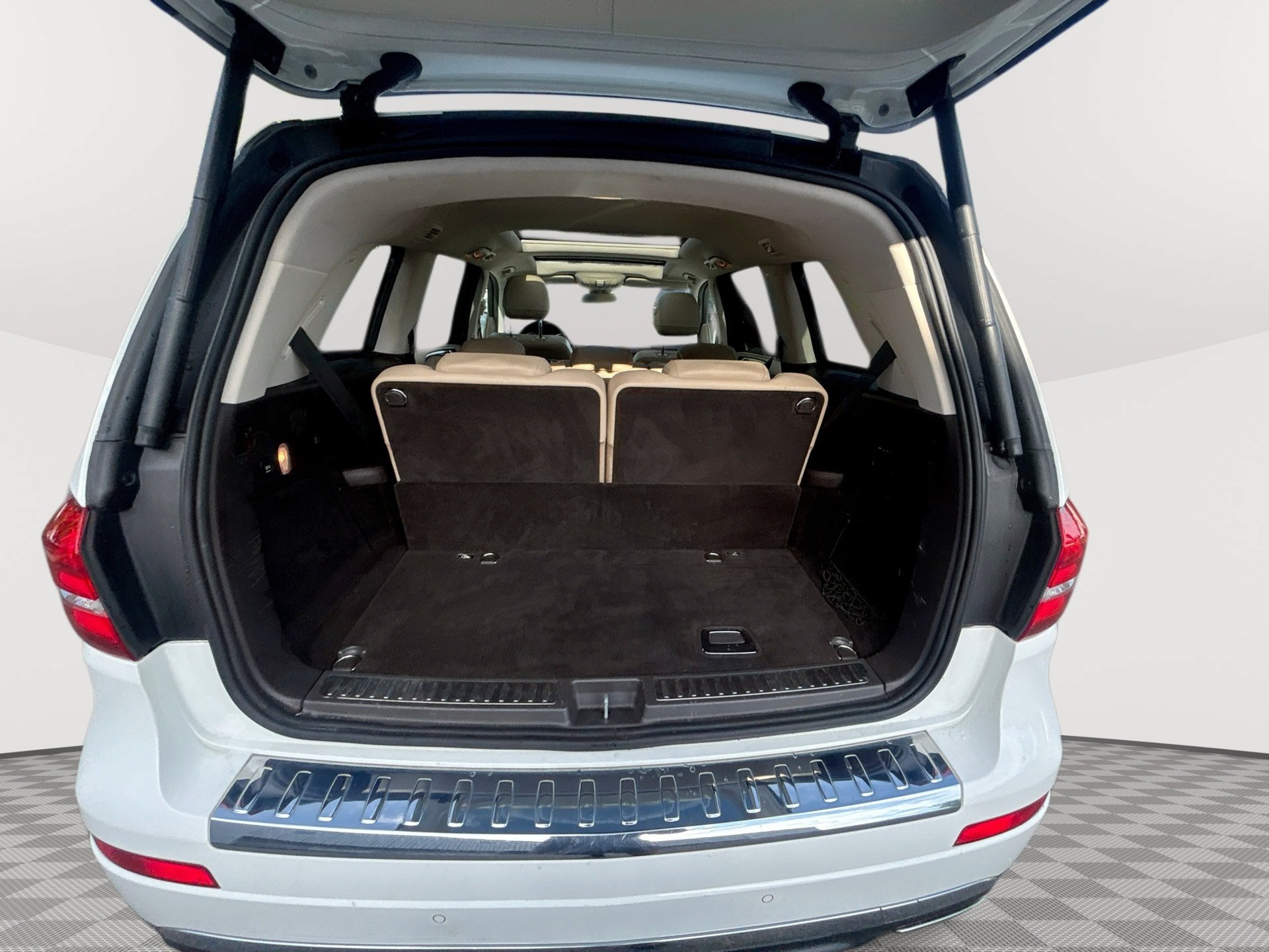 Used 2018 Mercedes-Benz GLS 450 4MATIC w/ Premium Package image 22