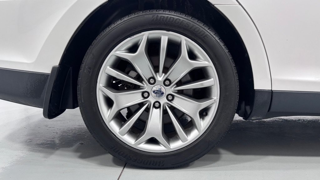 Used 2016 Ford Taurus Limited FWD image 34