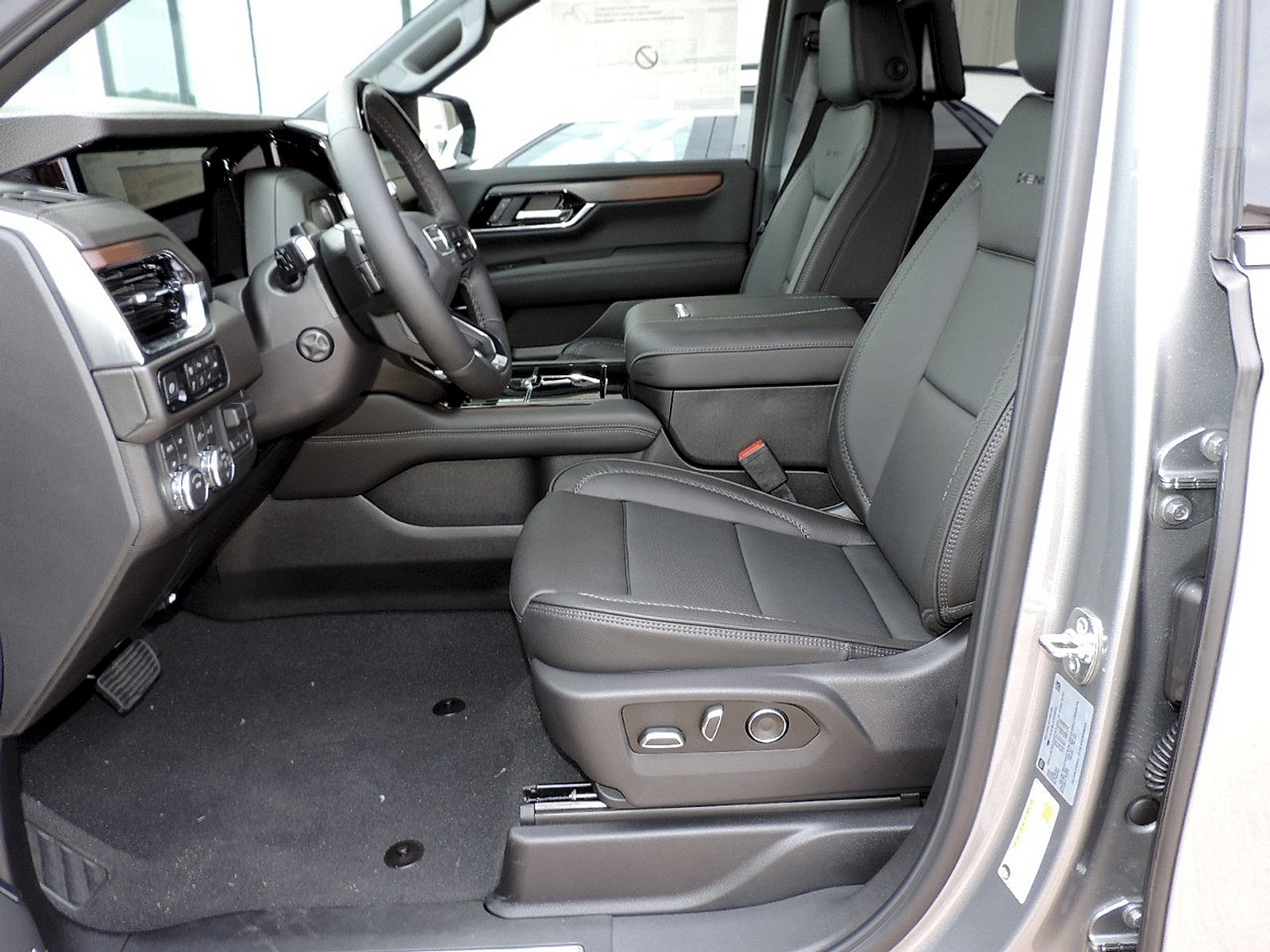 New 2026 GMC Yukon XL Denali w/ Advanced Technology Package AWD/4WD image 17