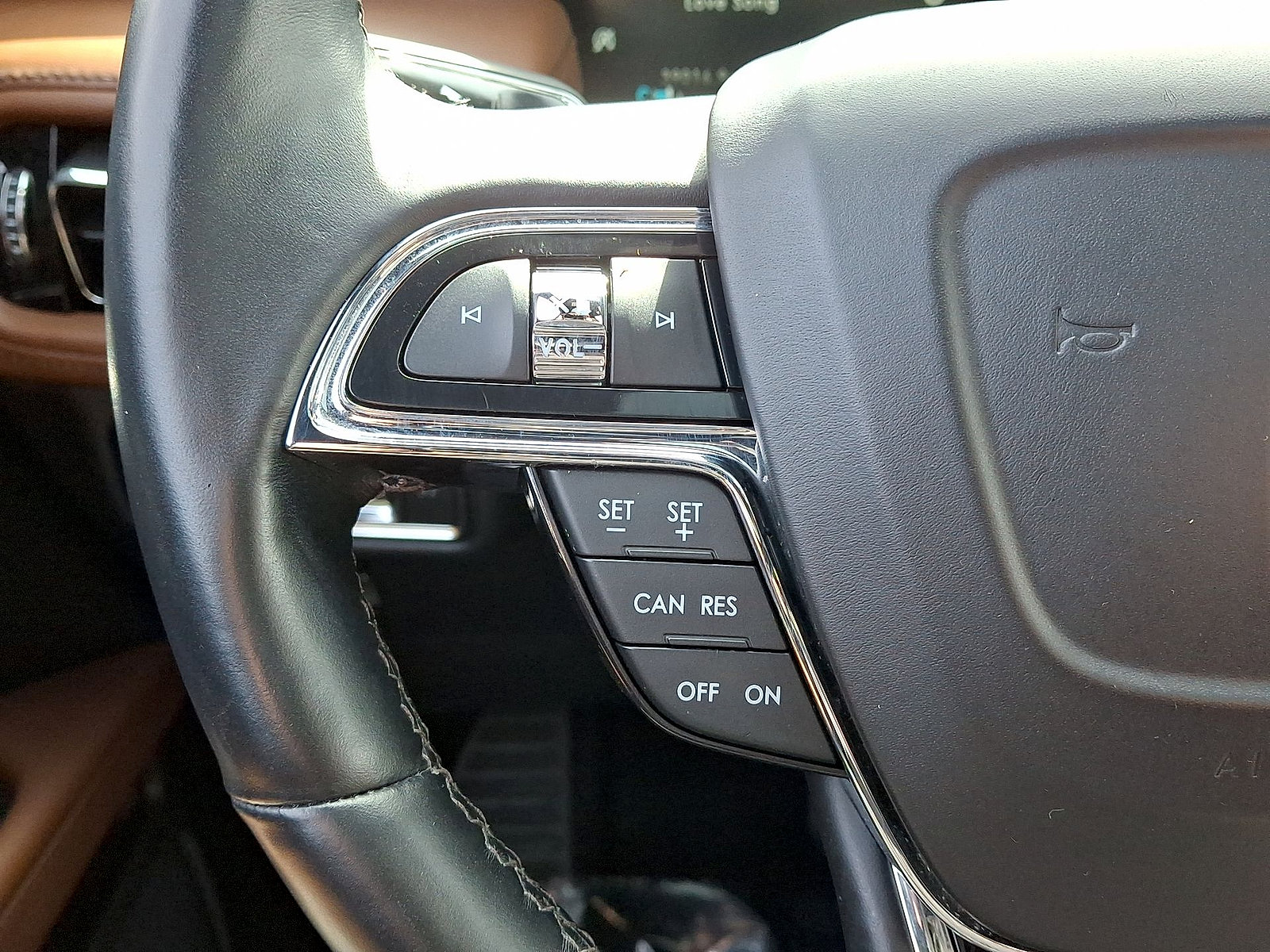 Used 2022 Lincoln Nautilus Reserve w/ Luxury Package AWD/4WD image 17