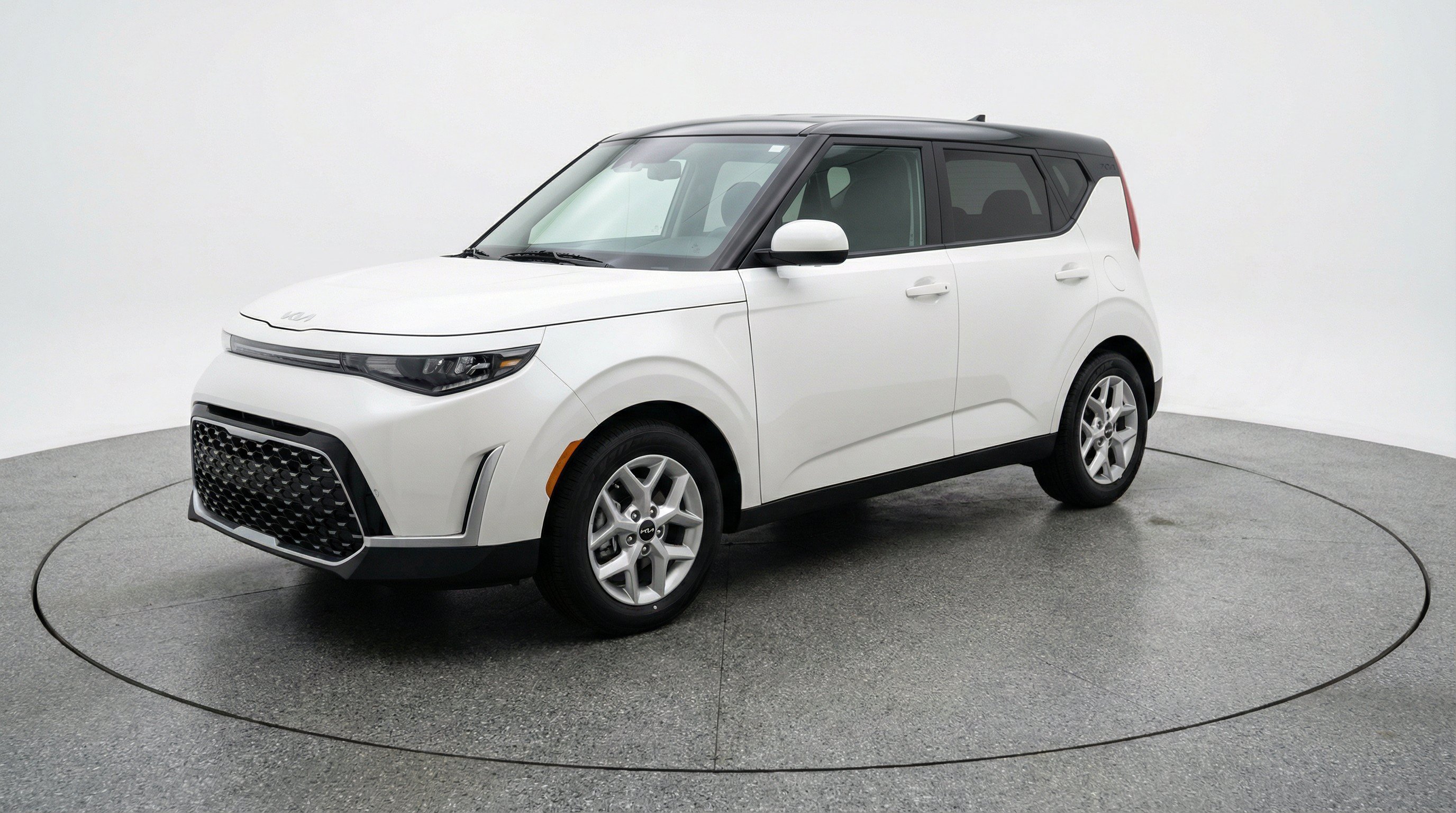 Used 2025 Kia Soul LX w/ LX Technology Package FWD image 3