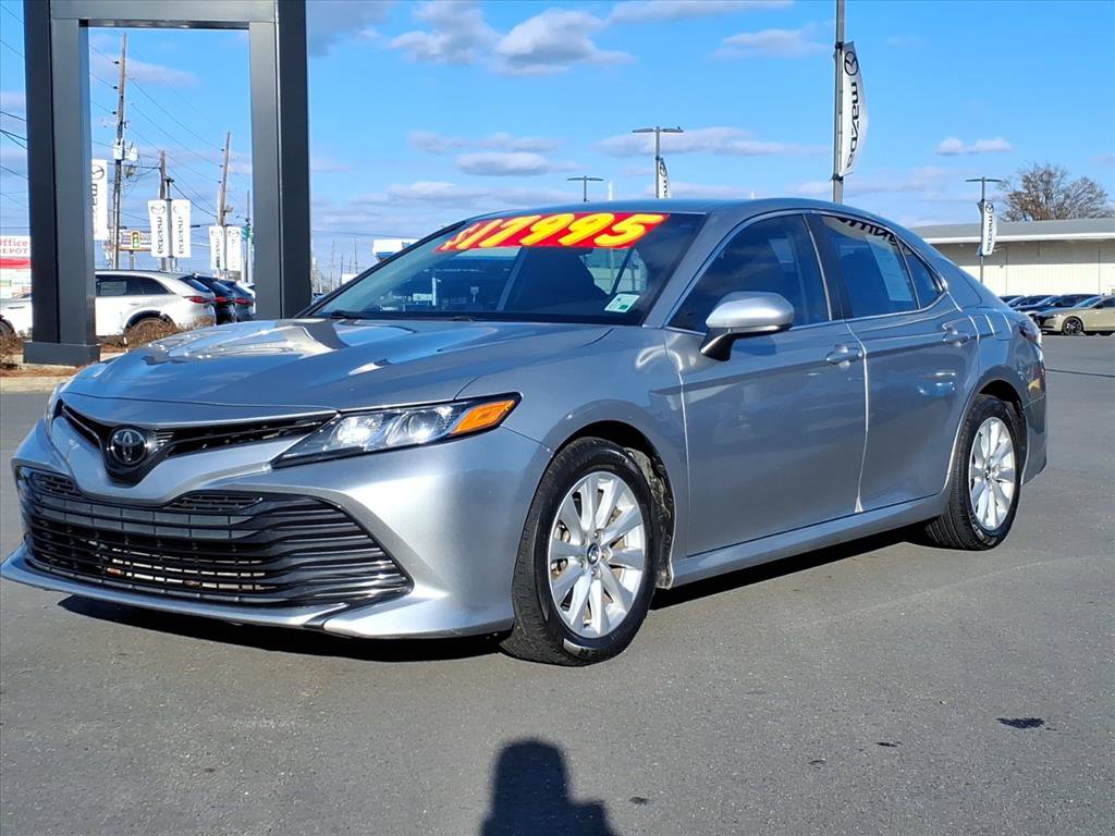 Used 2020 Toyota Camry LE image 1