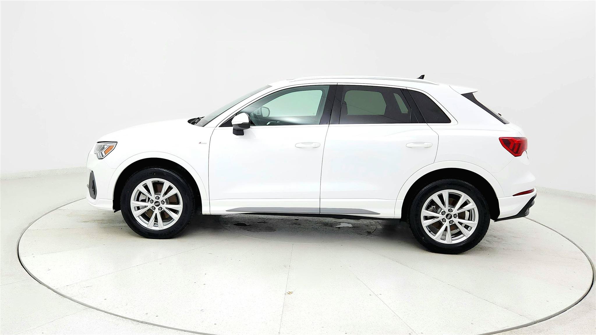 Used 2025 Audi Q3 2.0T Premium AWD/4WD image 2