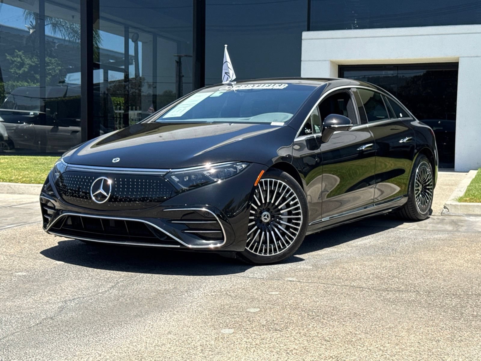 Used 2022 Mercedes-Benz EQS 580 4MATIC Sedan image 2