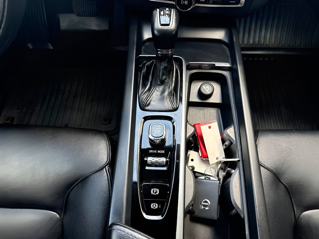 Used 2019 Volvo XC60 T6 Momentum w/ Premium Package AWD/4WD image 18