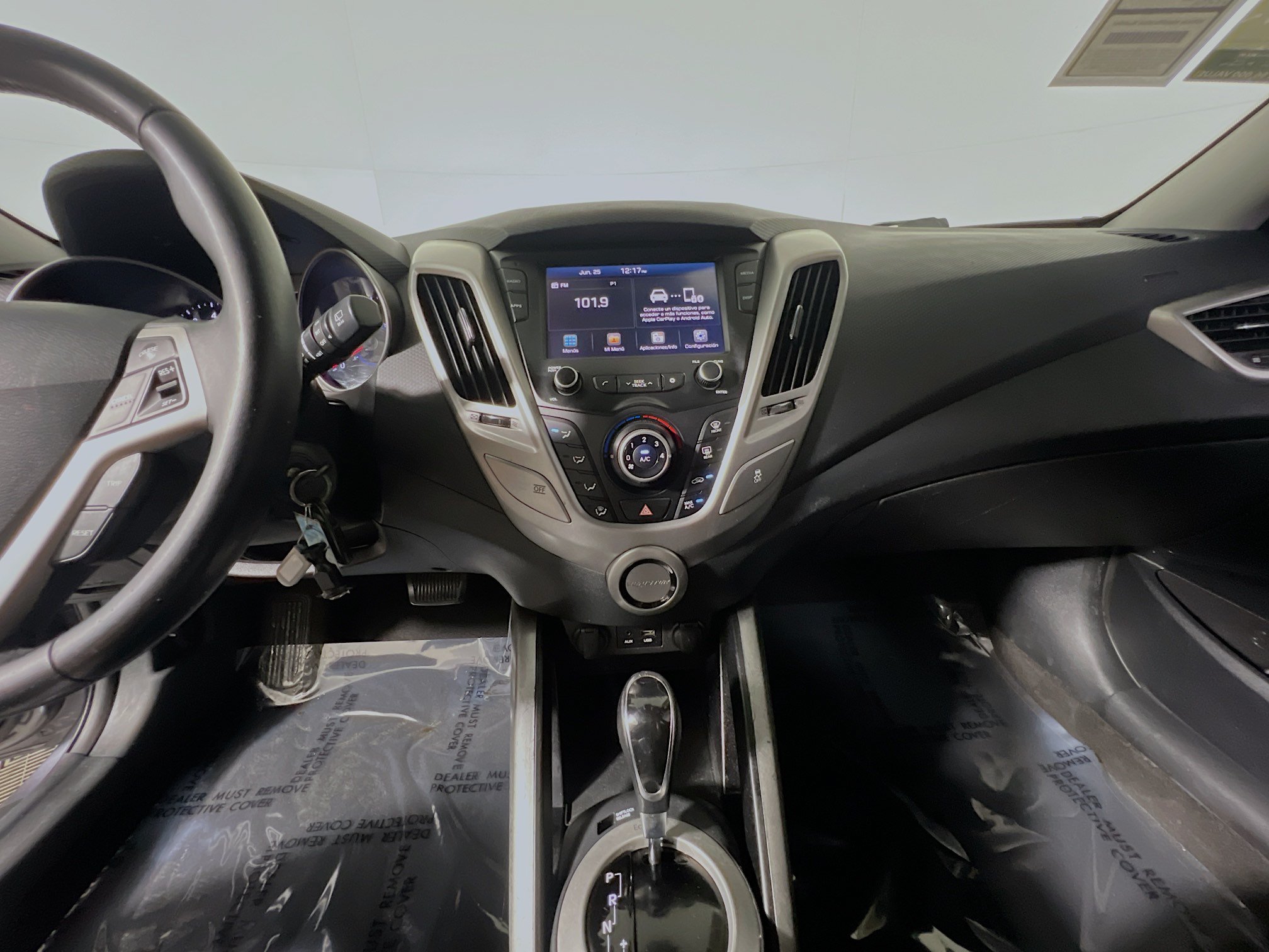 Used 2017 Hyundai Veloster FWD image 25