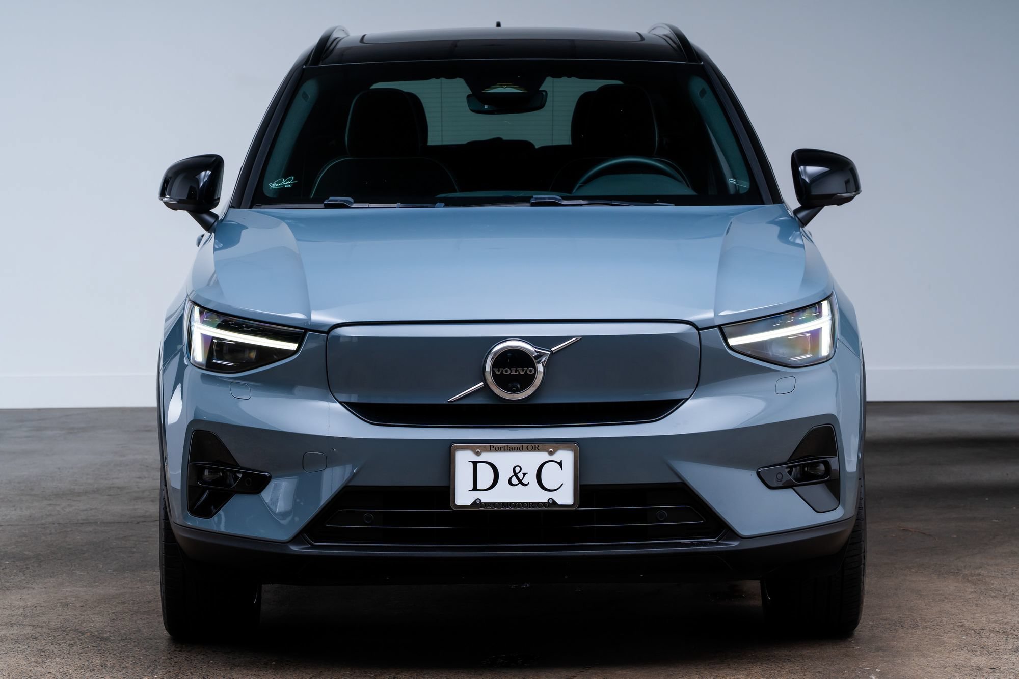 Used 2023 Volvo XC40 Recharge Ultimate w/ Protection Package Premier AWD/4WD image 2