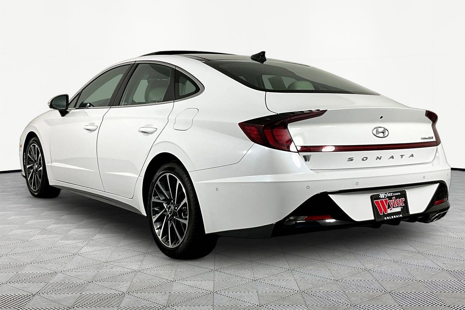 Used 2023 Hyundai Sonata Limited FWD image 4