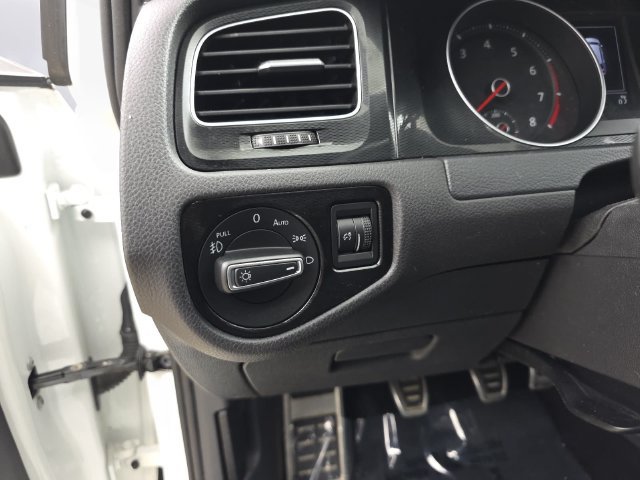 Used 2015 Volkswagen GTI SE FWD image 38