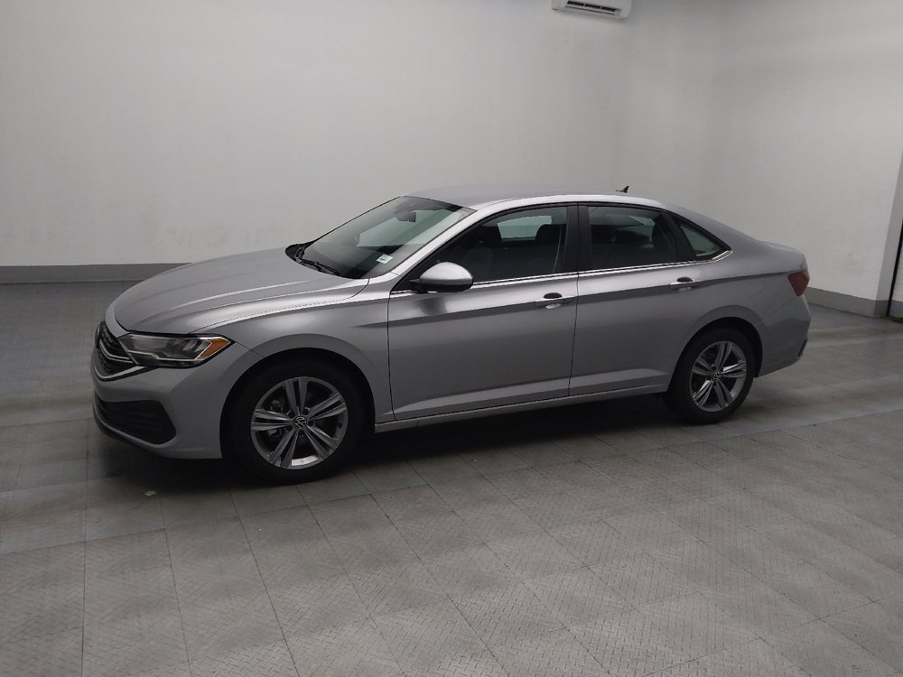 Used 2024 Volkswagen Jetta SE image 2